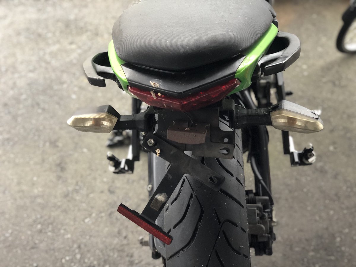 BK34360220's tweet photo. おはよう御座います😊

友人のニンジャ400のプレートが

盗まれたと連絡あり😰

バイクを盗もうとした形跡なしでした💦

警察を呼んで被害届出しましたが
やれやれʅ（◞‿◟）ʃ

人の物取るなよ💢

皆さんもおきお付けください🙇

#窃盗 https://t.co/IYdp9KM1GG
