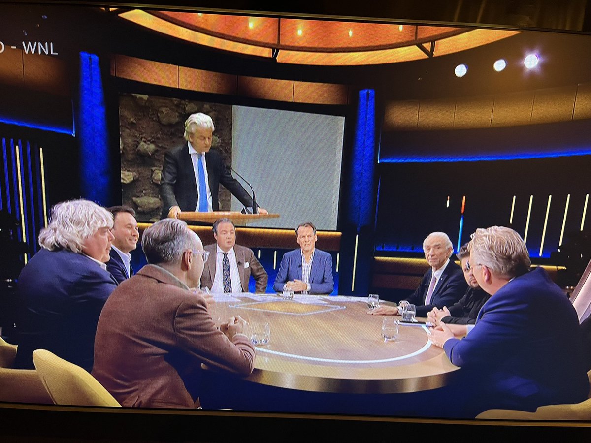 Het is moeilijk een diverse talshowtafel te krijgen, dat weet ik. Maar om nou met acht keer man-wit-middelbaar de uitslag van de verkiezingen te bespreken? Kom op @op1npo dat kan beter. #diversiteit <a href="/VIDMnl/">Vaker in de Media</a>