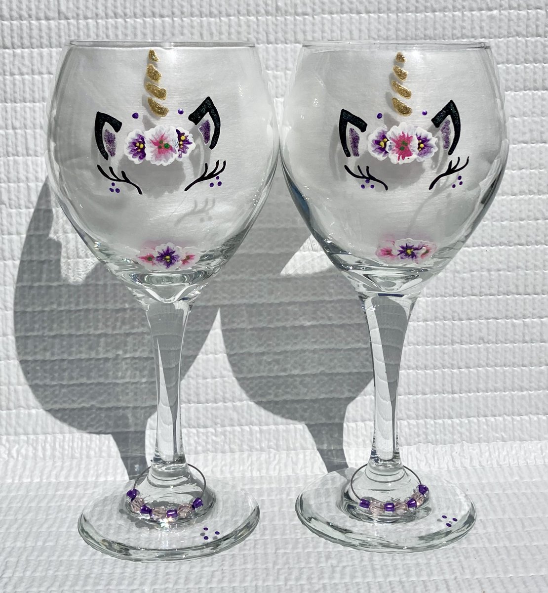 Unicorn wine glasses etsy.com/listing/119058… #wineglasses #unicornglasses #giftforher #SMILEtt23 #giftsunder30 #Christmasgifts #handpaintedglasses #etsyshop