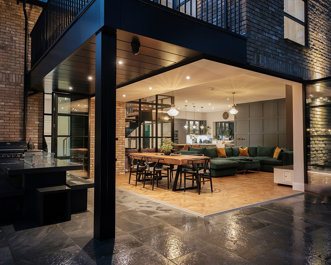 This evening’s next #BuildItAward goes to the Best Glazed Doors. Congratulations to this year’s winner, <a href="/SUNFLEXUK/">SUNFLEX UK</a> for their SF75eco Aluminium Bifold Doors!