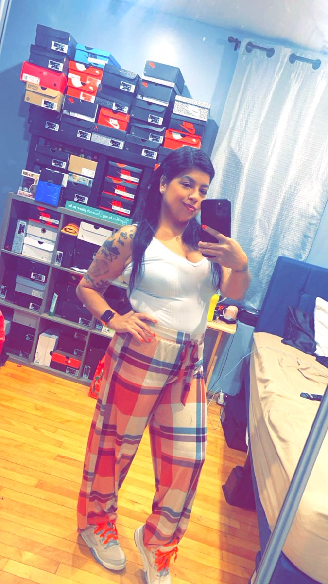 SueHappy3's tweet photo. But anywaysβ¦. π§‘π₯
#kotn craft 5s Orange lace swap!
#sneakersue #sneakergramma #sneakeradmirals #coachpurse π§‘π
#snkrsliveheatingup #simplesue #sneakerhead #kicks https://t.co/pWUR7rOV4h