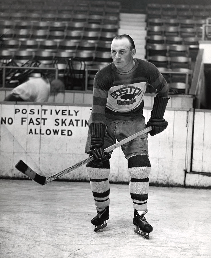 NLCarolynMuse's tweet photo. #OTD in #NHL history (11/25/1902):  Defenseman/AHL coach/minor league hockey team owner Eddie Shore was born.  #ReginaCapitals #EdmontonEskimos #NHLBruins #NewYorkAmericans #SpringfieldIndians #BuffaloBisons https://t.co/7bSmI8TKqE