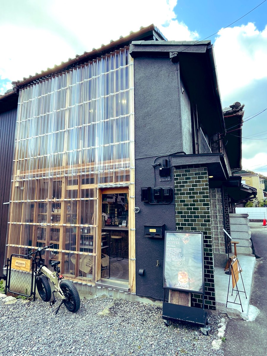 mi_nyanshi's tweet photo. 笠置キャンプ場近くのカフェへ☕️
ホットドッグのソーセージ美味しかった🌭また行こ♪

@DoorsCoffee https://t.co/DTYxsrsThf