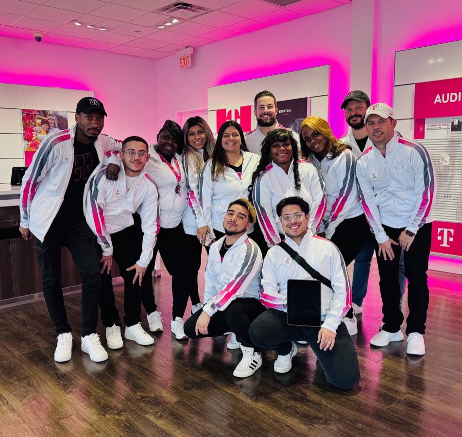 Happy Black Friday from New City. We finished  200% to our stretch target and had 6 completes💕 I lead an incredible team ✨
#BeMagenta
@AngelGomez143 @domjrcoleman @JonFreier