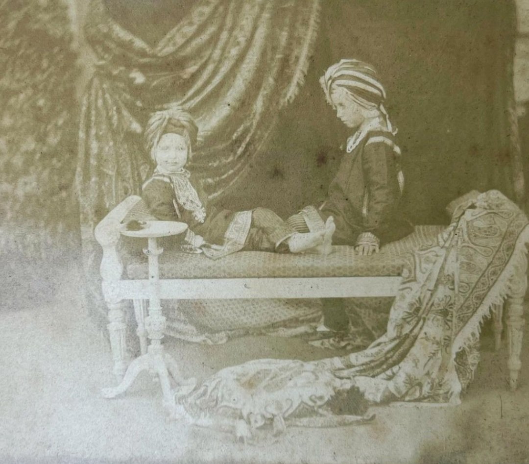 iamgurparvesh66's tweet photo. Maharajah Duleep Singh Ji Dressed Prince Arthur &amp; Alfred
Childrens of Queen Victoria in His Punjabi Turban and Gowns in 1854
#Sikh #Turban #MaharajahDuleepSingh #PrinceArthur #PrinceAlfred #England #Punjabi
Source of Photos:
@iampeterbance ji Insta 
Thanx Veer ji for Exploring it https://t.co/MxSCsFkzhu