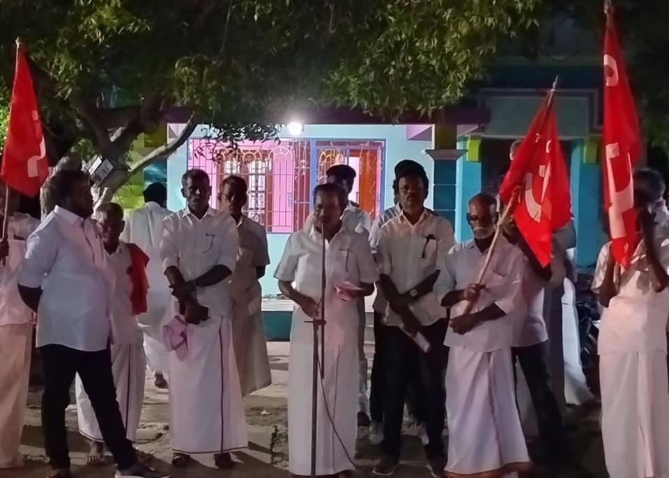 tncpim's tweet photo. மின்சார வாரியத்தை தனியார் மயமாக்கும் மோடி அரசின் #SmartMeter திட்டத்தை தமிழக அரசு நிராகரிக்க கோரி பாப்பாகோயிலில் கட்சியின் சார்பில் ஆர்ப்பாட்டம் நடைபெற்றது. ஆர்ப்பாட்டதில் தோழர் @NagaiMaaliMLA உள்ளிட்டு தோழர்கள் கலந்து கொண்டனர் #RejecteSmartmeter #SaveTNEB #Tamilnadu #TNEB https://t.co/XLW5wzFI0T