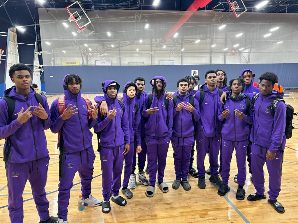 Final Numbers in Tampa, FL  for @RidgeViewHoops 

@pretty_jayden - 20pts 
@Kor1e_ - 17pts
@ma1achicooper - 14pts 
@_joshcsmith - 13pts
@r3ggiemack - 4pts
@talthehooper - 3pts
