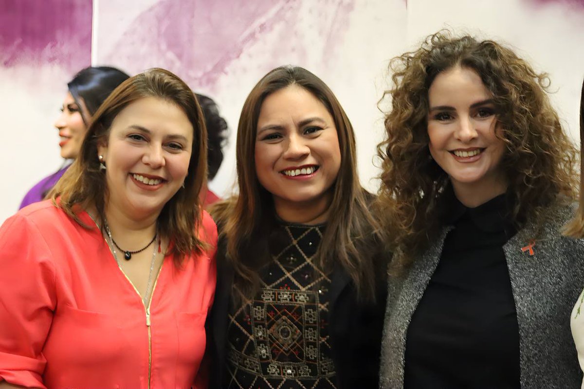 MaraCastillo22's tweet photo. Desde el @senadomexicano con mucho orgullo y emoción, pude platicar de los trabajos que estamos haciendo en nuestro estado por las mujeres. https://t.co/6HFCZpUaeB