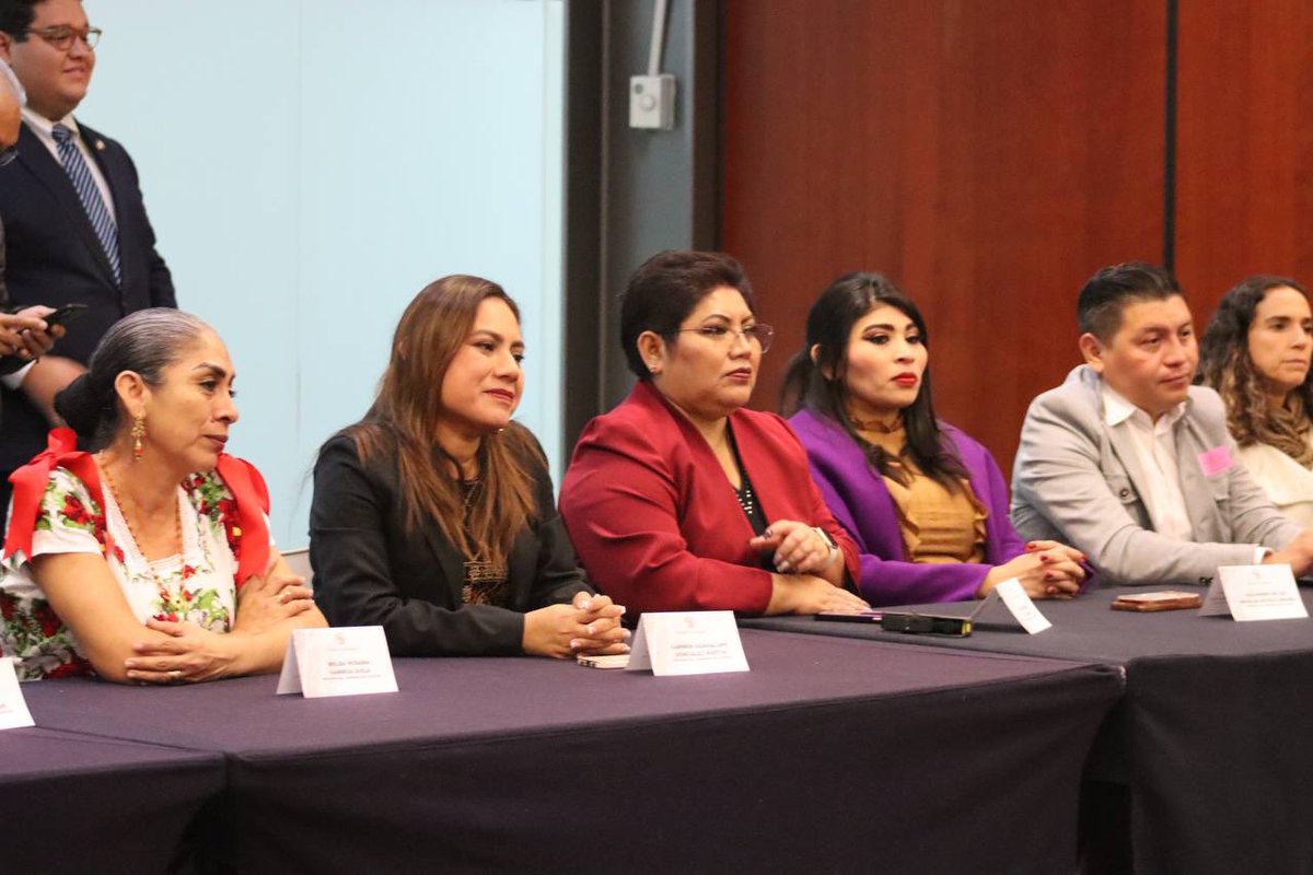 MaraCastillo22's tweet photo. Gracias al @CongresoYucatan por darme el espacio para participar en el conversatorio “La importancia de la participación política de las mujeres en México a Cien Años de la elección de las primeras mujeres diputadas en Yucatán”. https://t.co/W1c4FAIvOU