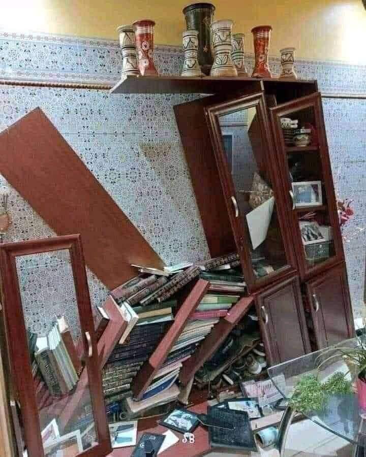 سقطت الكتب وبقيت الطبول صامده ليس لأن النجارة سيئه ولكن الزمن ...أصبح زمن المطبلين