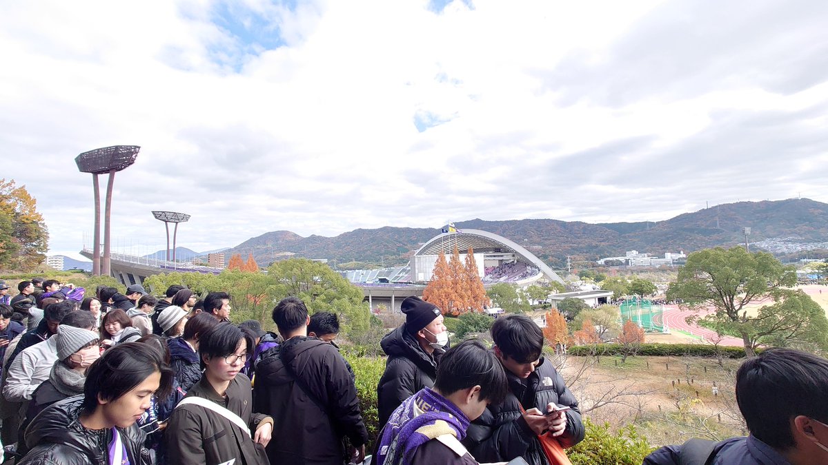 ken_one2000's tweet photo. きました！ビッグアーチ最終戦！
高校時代の初めてのガンバ戦！
最後のガンバ戦！
勝って有終の美だ。
グッズも買えてよかった。
先生も来られてましたね。

てか、山の上まで登っていい運動たった！
#りおた
#サンフレッチェ広島
#サヨナラ
#ビッグアーチ（エディスタ） https://t.co/oYt2c1xmbL