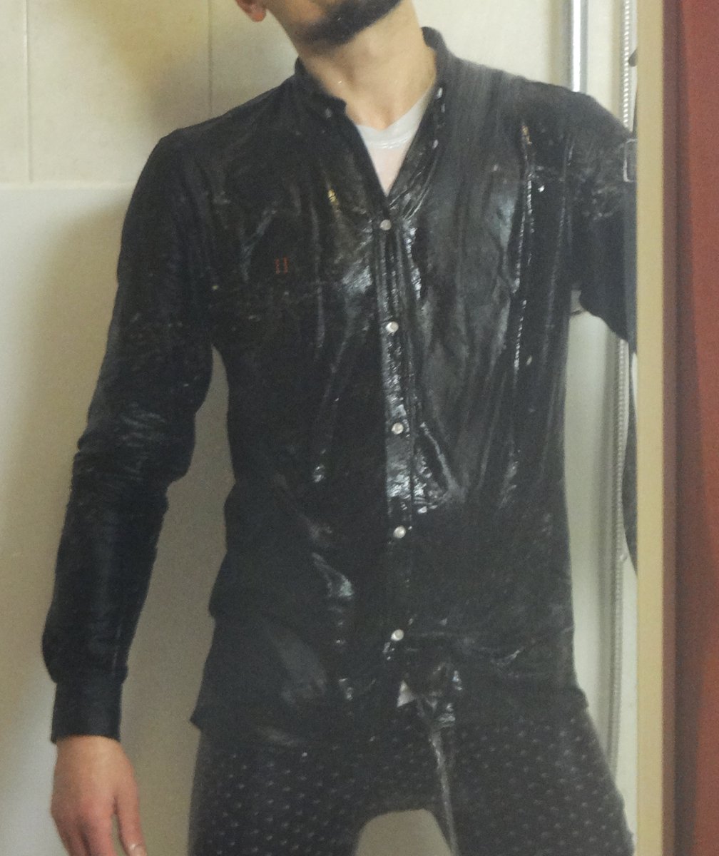 LrWetshirt's tweet photo. New shirt needs first soaking 😛 

#lesdeux #wetboxers #wetshirt #wetlook #wetclothes https://t.co/BBJeU3VP5R