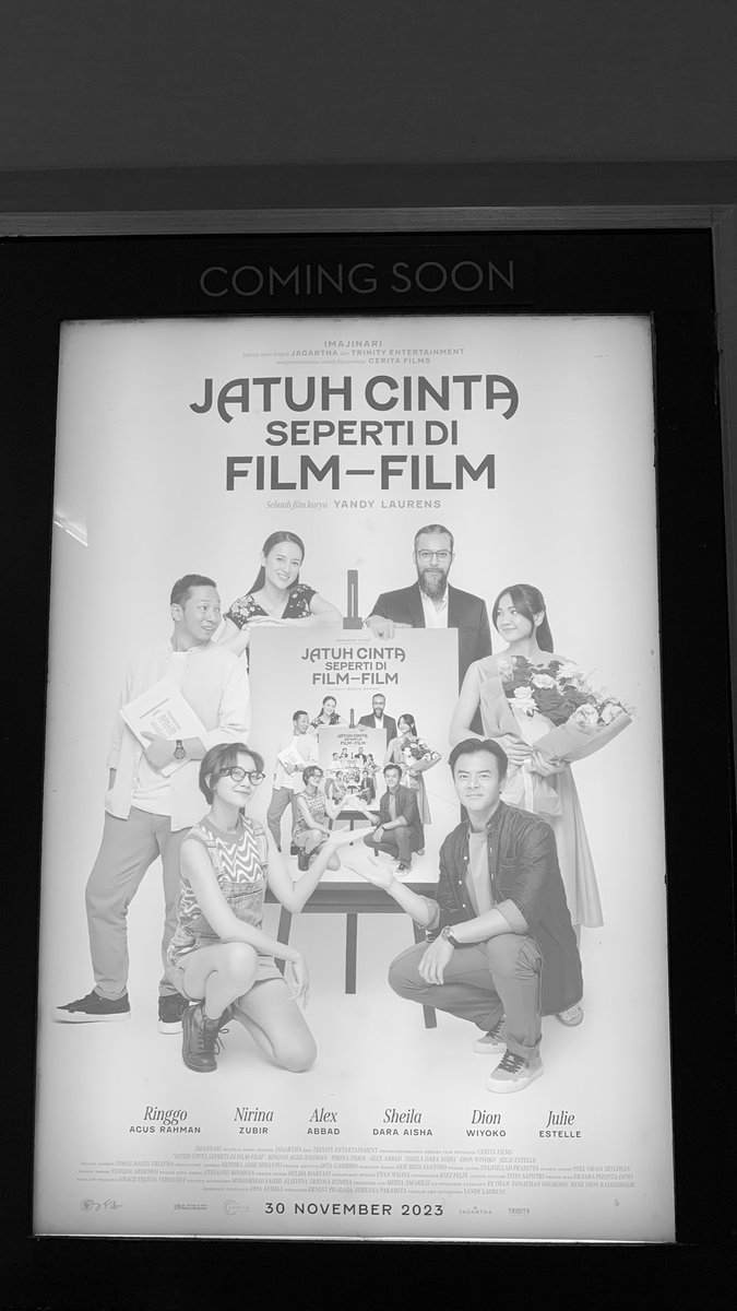 GILA!! baru kali ini gue nonton film indonesia terkagum-kagum sama penulisnya..kok kepikiran gitu loh!! romcomm yang sangat sederhana tapi penuh makna, banyak joke receh tapi filmya ga recehan!! ini film terbaik buat gue di 2023!!!