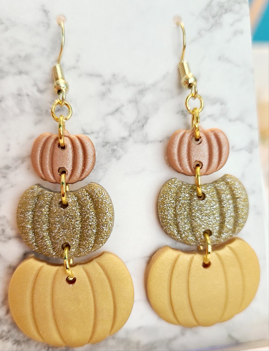 BiscuitSanji's tweet photo. As I said, I'm slowly adding my handmade items to my storefront that I haven't used in ages.

I'll be adding hair clips and framed quilling art over the weekend.  

Please take a look and spread the word?
(and if you see my real name....no you don't)

https://t.co/IfgGaTC1Sv https://t.co/CkFTxLOw7D