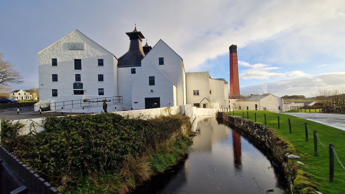 frasergj's tweet image. A sunny day on the #IsleofIslay on Friday (24/11) #Lagavulin