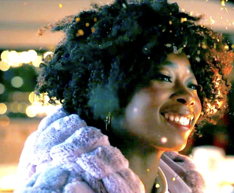 SueEdelman's tweet photo. @hallmarkchannel- @imprincessdavis steals the show with her incredible talent, beauty and light up the screen persona.👏👏What a great movie to watch the night after Thanksgiving. What a wonderful cast &amp; heart-warming story. Thanks for a new holiday movie memory. #HolidayRoad🎄👍 https://t.co/jIsWqLd1tv