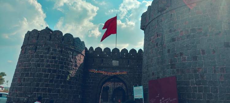 BedekarManjiri's tweet photo. #Save_Forts:खर्डा अहिल्यानगरयेथील ऐतिहासिक गडासमोर प्रसाधनगृह आणि खानावळ यांचे होणारेबांधकाम थांबवले!
श्रीशिवप्रतिष्ठानहिंदुस्थानचेधारकरी,शिवप्रेमीआणिग्रामस्थयांच्याएकत्रितविरोधाचापरिणाम!गड-दुर्गांचे संवर्धनआणिरक्षणकरणेतर दूरच,उलट त्यासमोरप्रसाधनगृहबांधणे,हा प्रशासनाचा हिंदुद्वेष https://t.co/cfdfAedztC