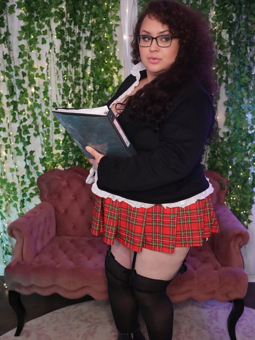 Would you hire me to be your secretary?? https://t.co/UVk81P9VCc<a href="/tag/ceilingchallenge"class="tags"><span>#ceilingchallenge</span></a>