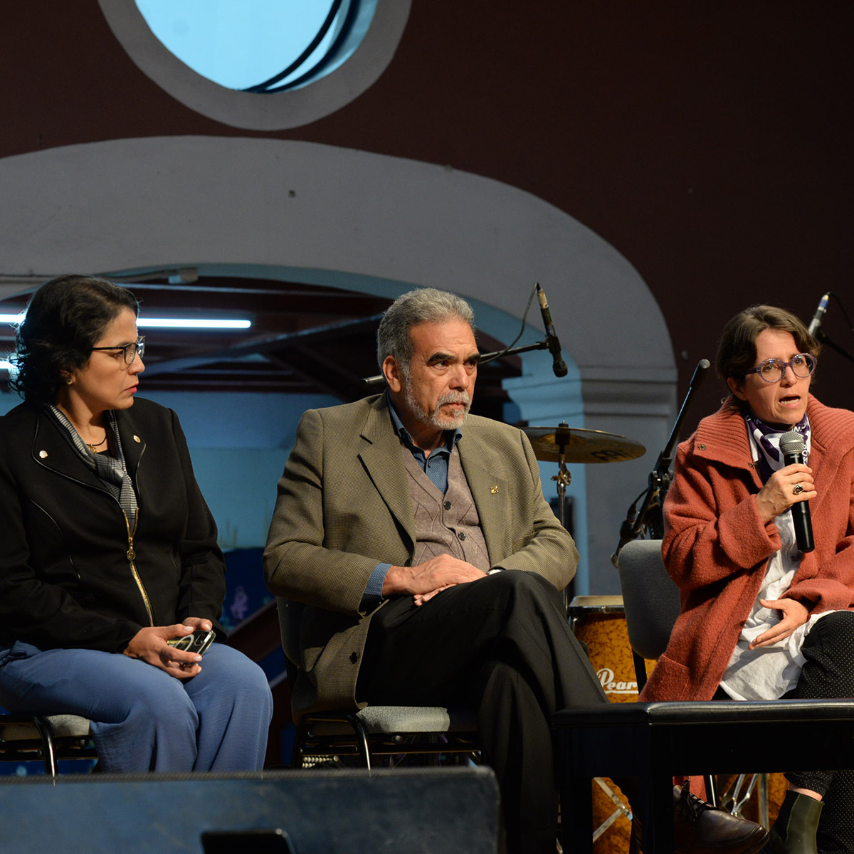 #LoLeíEnUniverso
La UV reorienta políticas para prevenir y atender violencia de género, así lo afirmó el rector Martín Aguilar Sánchez durante la celebración del 25N Día Internacional de la Eliminación de la Violencia contra las Mujeres y Niñas.
Nota: acortar.link/88W7kZ