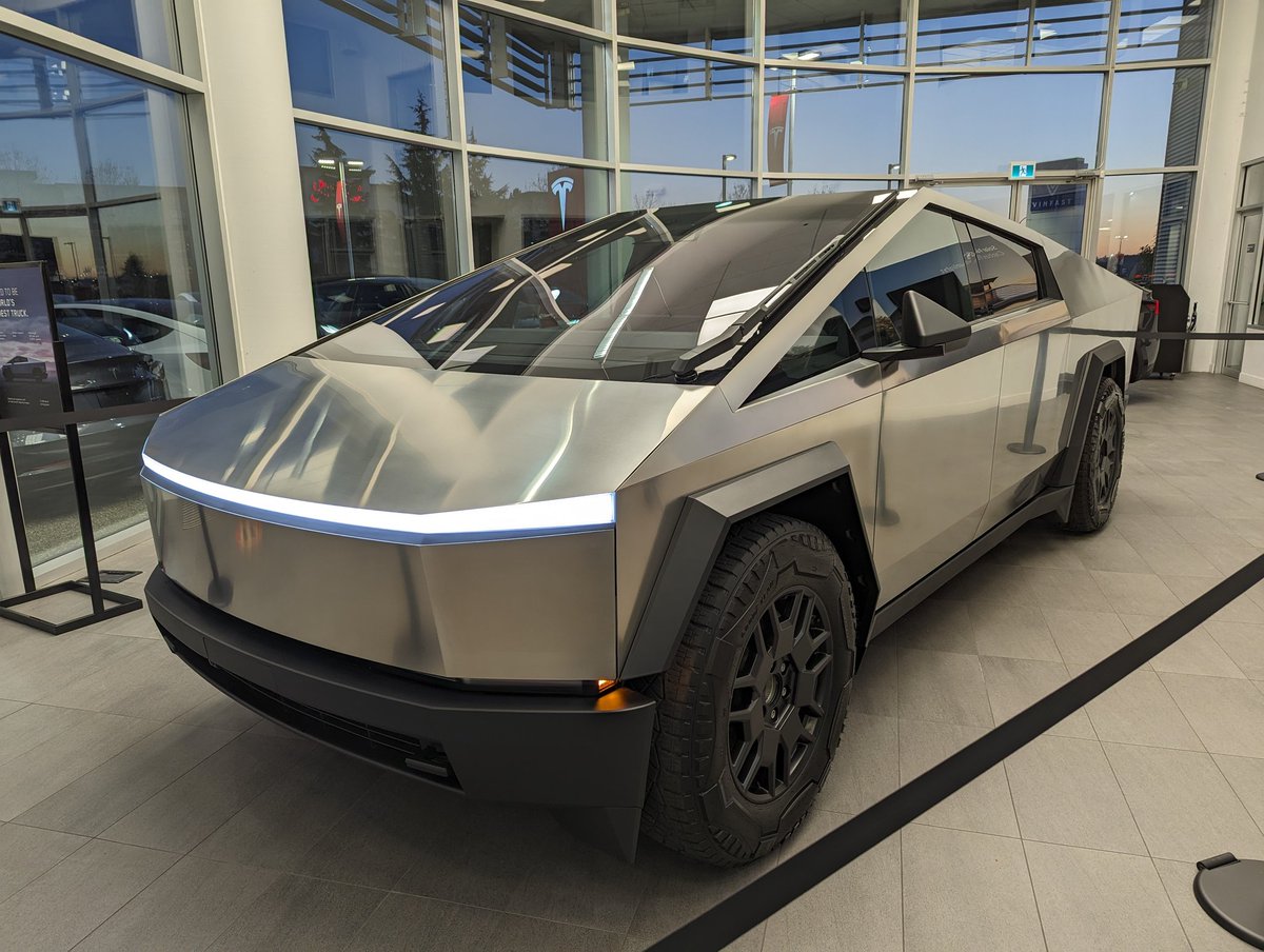 SawyerMerritt's tweet image. NEWS: Cybertruck has arrived in Canada.

There's one currently at the Langley British Columbia showroom.
