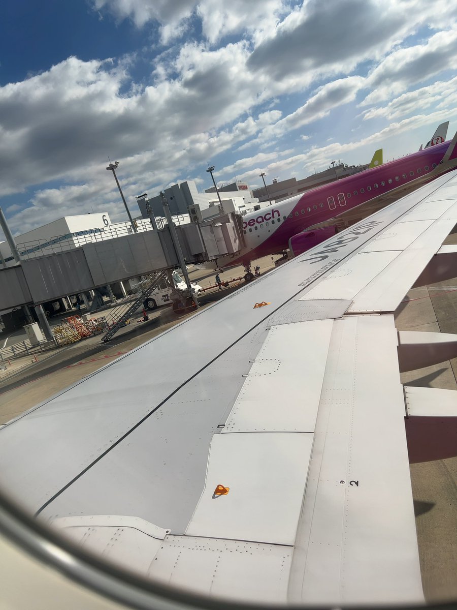 secondbaseman46's tweet photo. 約10年ぶりぐらいの飛行機 https://t.co/JJazmIuF9e