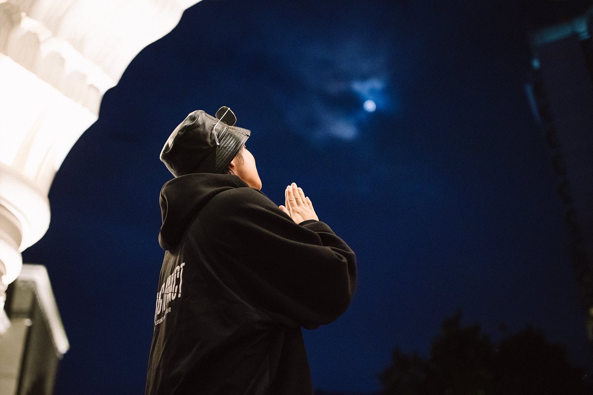 khj_heneciatwt's tweet image. 생각보다 하루 늦게 Guatemala에 도착했습니다.
처음 와본 Guatemala인데 많은 HENECIA 분들께서 마중 나와 주셨습니다.
하늘이 엄청 많고 Guatemala의 밤하늘은 고요하고 맑네요. 호텔을 둘러보니 어느덧 12월이 다가왔음을 느끼게 되었습니다.
한국에서는 보름달이 뜨면 보름달에게 소원을 빌면…