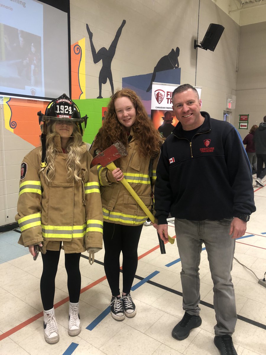 FirehouseTrain1's tweet photo. More great pics from one heck of a wild and busy week for Firehouse!🔥🔥🔥#shsmclasses #healthandsafety #firehousetraining #workplacesafety #spillresponse #safetytraining #fireprevention #firesafetyplan #inspection #fireextinguishertraining https://t.co/QWuPASF0dk