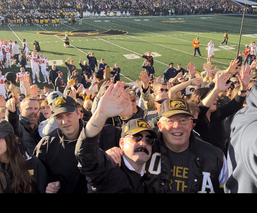 itsajefference's tweet photo. @HawkeyeElvis If you can’t tell, a photo with you made his day. Being able to do the wave with dad made our weekend!! https://t.co/Ff0lYruiqD