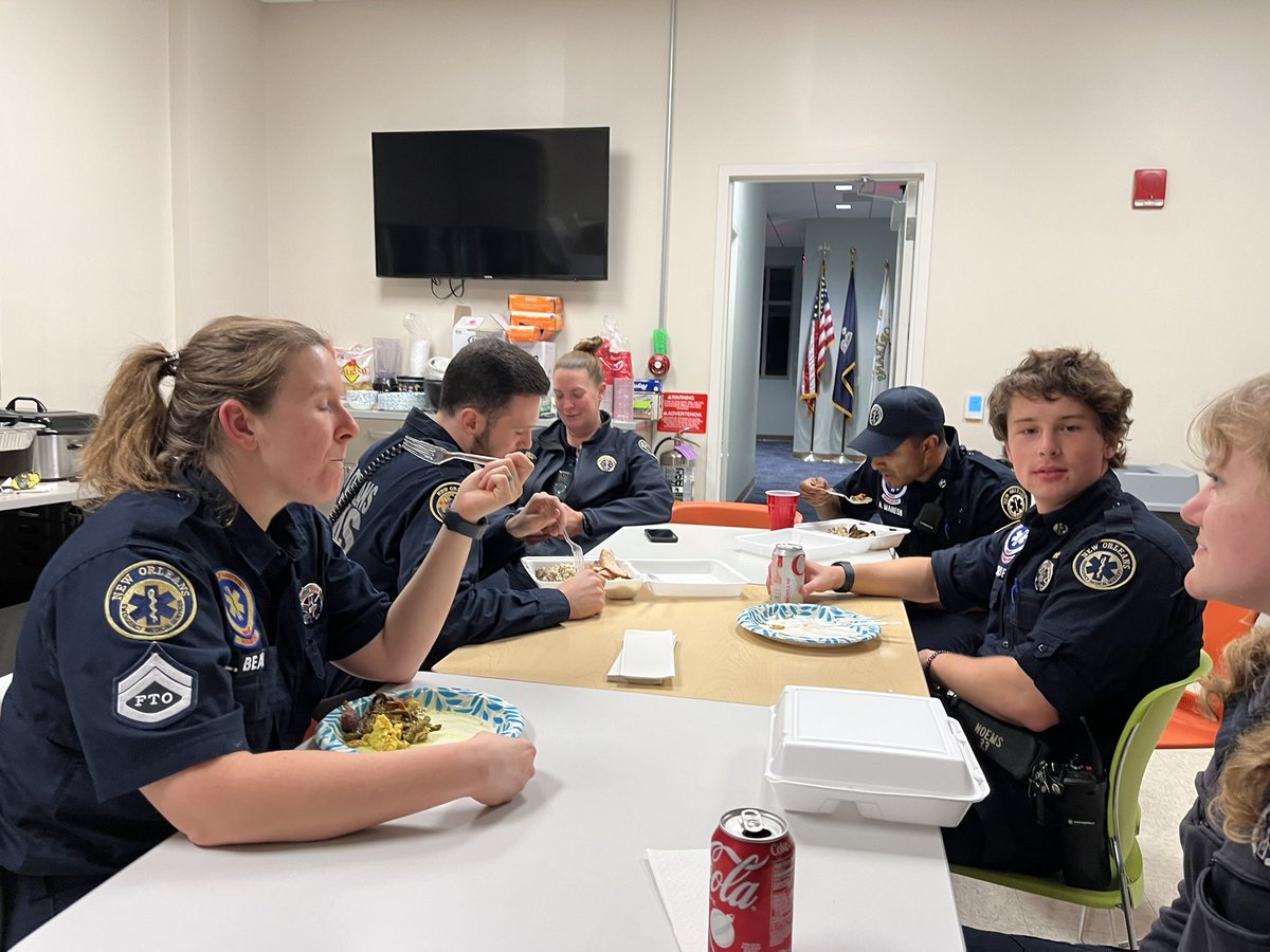 NewOrleansEMS's tweet photo. #NewOrleansEMS was able to sneak some time yesterday and sit down for a meal thanks to the @noemsfoundation and @chisesibros, and the scrumptious additions by our own EMS family!
#EMS #NOEMS #NOEMSF #happythanksgiving https://t.co/tC4V2tlB1s