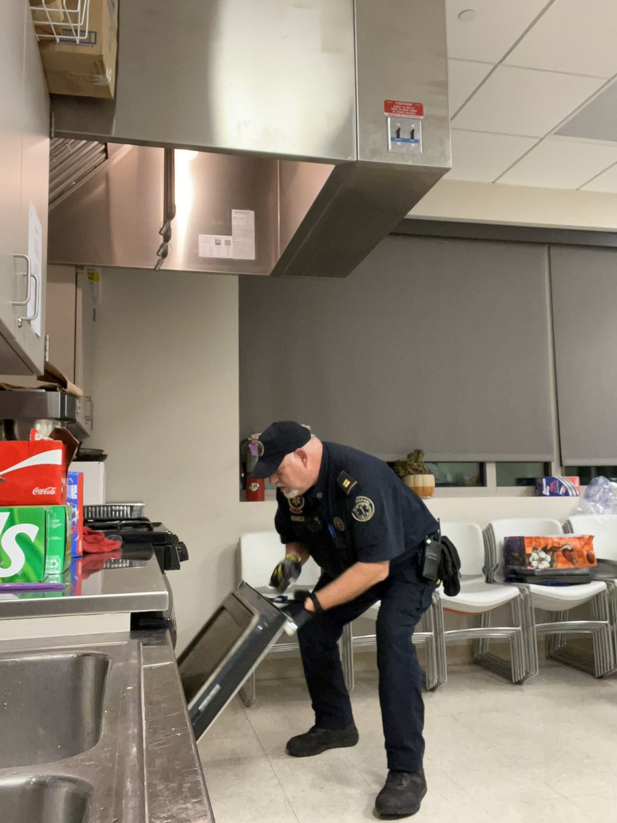 NewOrleansEMS's tweet photo. #NewOrleansEMS was able to sneak some time yesterday and sit down for a meal thanks to the @noemsfoundation and @chisesibros, and the scrumptious additions by our own EMS family!
#EMS #NOEMS #NOEMSF #happythanksgiving https://t.co/tC4V2tlB1s