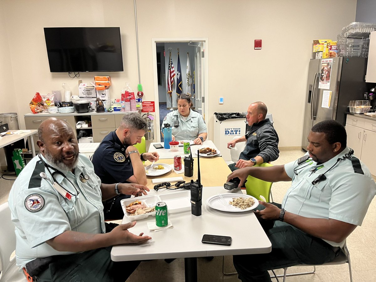 #NewOrleansEMS was able to sneak some time yesterday and sit down for a meal thanks to the @noemsfoundation and @chisesibros, and the scrumptious additions by our own EMS family! #EMS #NOEMS #NOEMSF #happythanksgiving