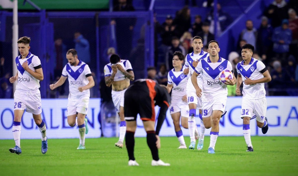 DiarioInfovelez's tweet photo. LA BATALLA FINAL

Sin duda, será una batalla no solo por enfrentar a un rival que tiene buenos nombres propios, sino también por la presión que será también un Amalfitani explotado que exigirá respetar nuestra historia de PRIMERA... https://t.co/a188mDjL6P https://t.co/5gWidFCIm0