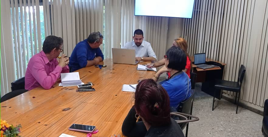 coralsacuba's tweet image. ℹ️En el marco de la 𝐈𝐈 𝐉𝐨𝐫𝐧𝐚𝐝𝐚 𝐍𝐚𝐜𝐢𝐨𝐧𝐚𝐥 𝐝𝐞 𝐂𝐢𝐛𝐞𝐫𝐬𝐞𝐠𝐮𝐫𝐢𝐝𝐚𝐝🛡️se efectúa reunión de intercambio entre especialistas de las TIC🧑💻del sector. Abordados temas vitales para el desarrollo de la actividad #CiberseguridadParaTodos #CoralsaCuba #MinalXCuba