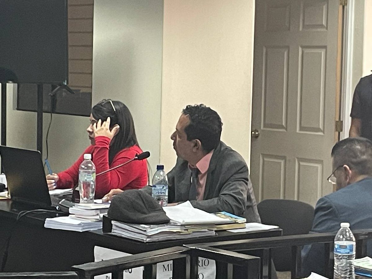 PlazaPublicaGT's tweet photo. #Ahora | “Sí y solo sí existe una autoridad legítima en la Universidad de San Carlos y es el rector Walter Mazariegos”, dice el fiscal Saúl Sánchez.

De acuerdo con el fiscal Sánchez, el delito de sedición queda evidenciado con videos donde la y los detenidos desconocieron la autoridad del rector Mazariegos y dice que si no estaban de acuerdo con su nombramiento debían proceder por la vía legal.

Vía: @JodyReporta