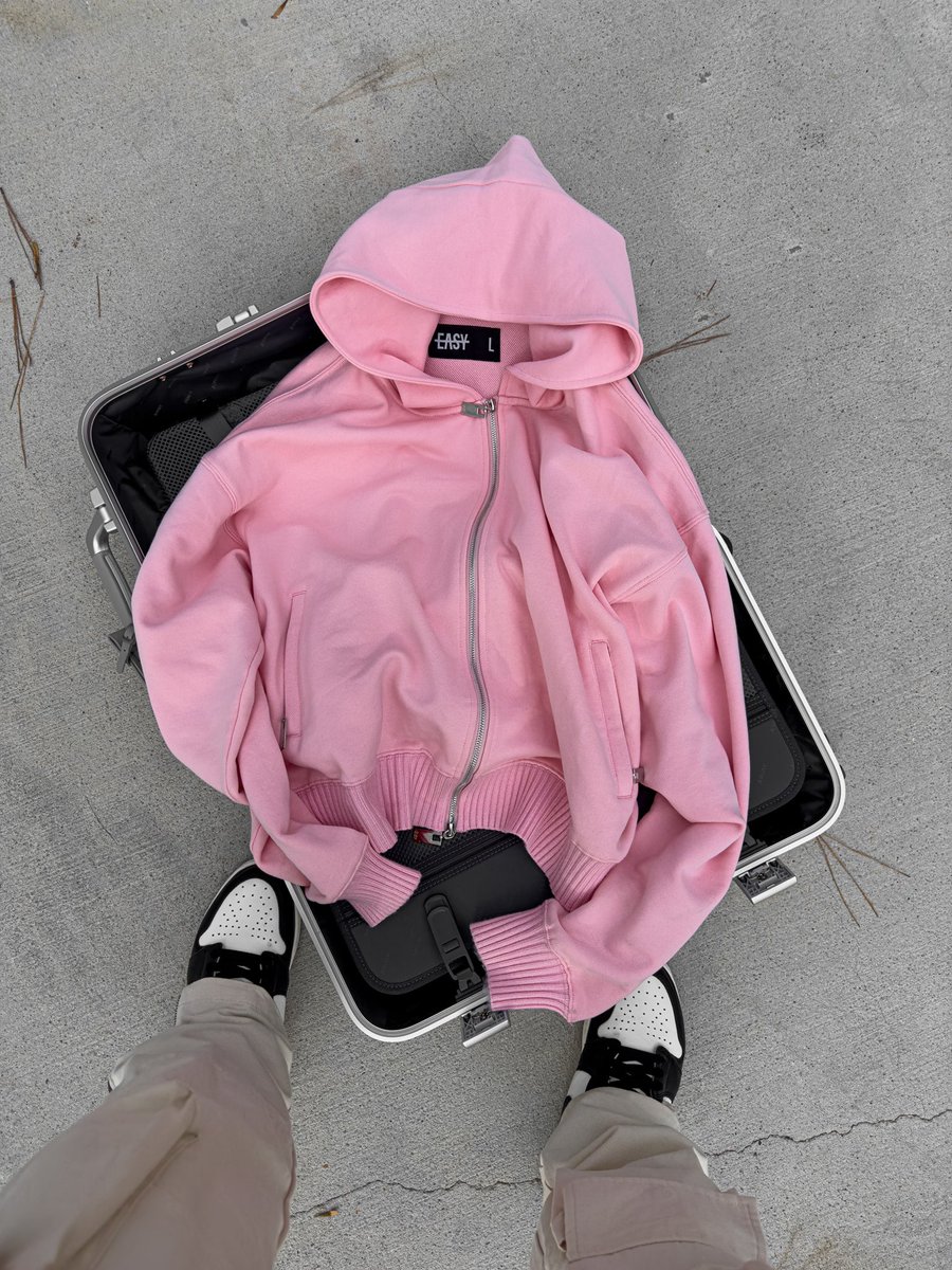 _ChrisAlia's tweet photo. Traveling Essentials. https://t.co/mFL5AuESDE