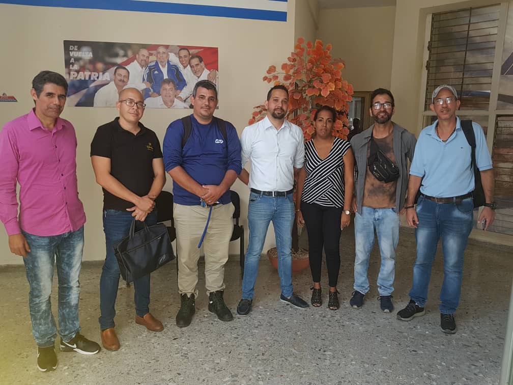 coralsacuba's tweet image. ℹ️En el marco de la 𝐈𝐈 𝐉𝐨𝐫𝐧𝐚𝐝𝐚 𝐍𝐚𝐜𝐢𝐨𝐧𝐚𝐥 𝐝𝐞 𝐂𝐢𝐛𝐞𝐫𝐬𝐞𝐠𝐮𝐫𝐢𝐝𝐚𝐝🛡️se efectúa reunión de intercambio entre especialistas de las TIC🧑💻del sector. Abordados temas vitales para el desarrollo de la actividad #CiberseguridadParaTodos #CoralsaCuba #MinalXCuba