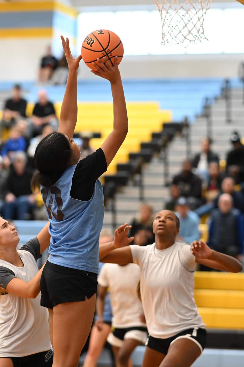 HavynGreene's tweet photo. Had a great 1st scrimmage with Cape Girls Basketball against last year's state runners up Ursuline.

#capegirlsbasketball #newseasonnewschool #numberten https://t.co/oWeoo6eVej