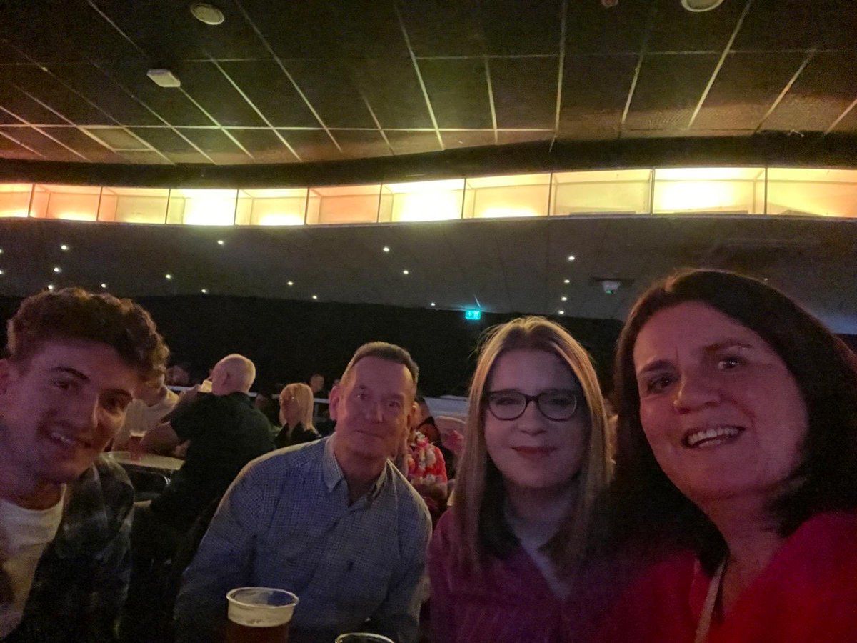 Chris_H_Lewis's tweet photo. The Lewis’ at their annual trip to see the darts at Butlins Minehead. https://t.co/4wtMY5j5K9