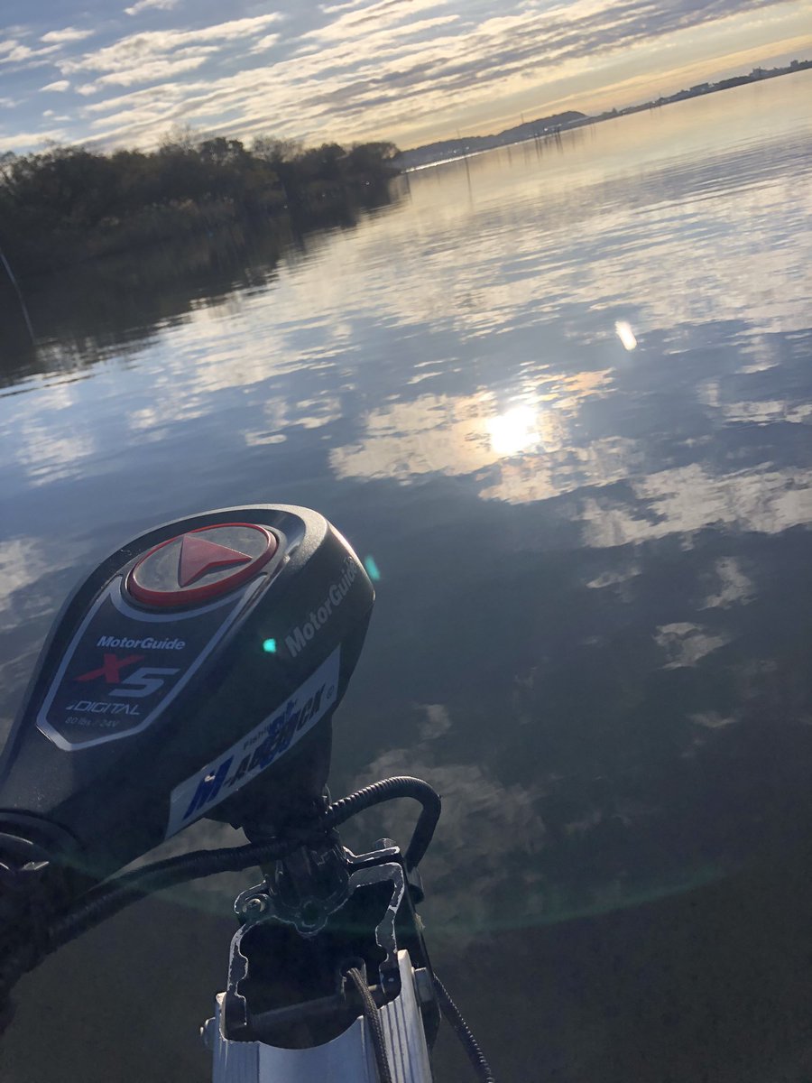 mat75700645's tweet image. さぁ、
今年も残りわずか、
楽しんでくるか〜

そう言えば、
あの有名な、お方がミシマさんに来るって言ってたなぁ〜。

#たまやボート
#牛久沼
#motorguide
#ミシマ