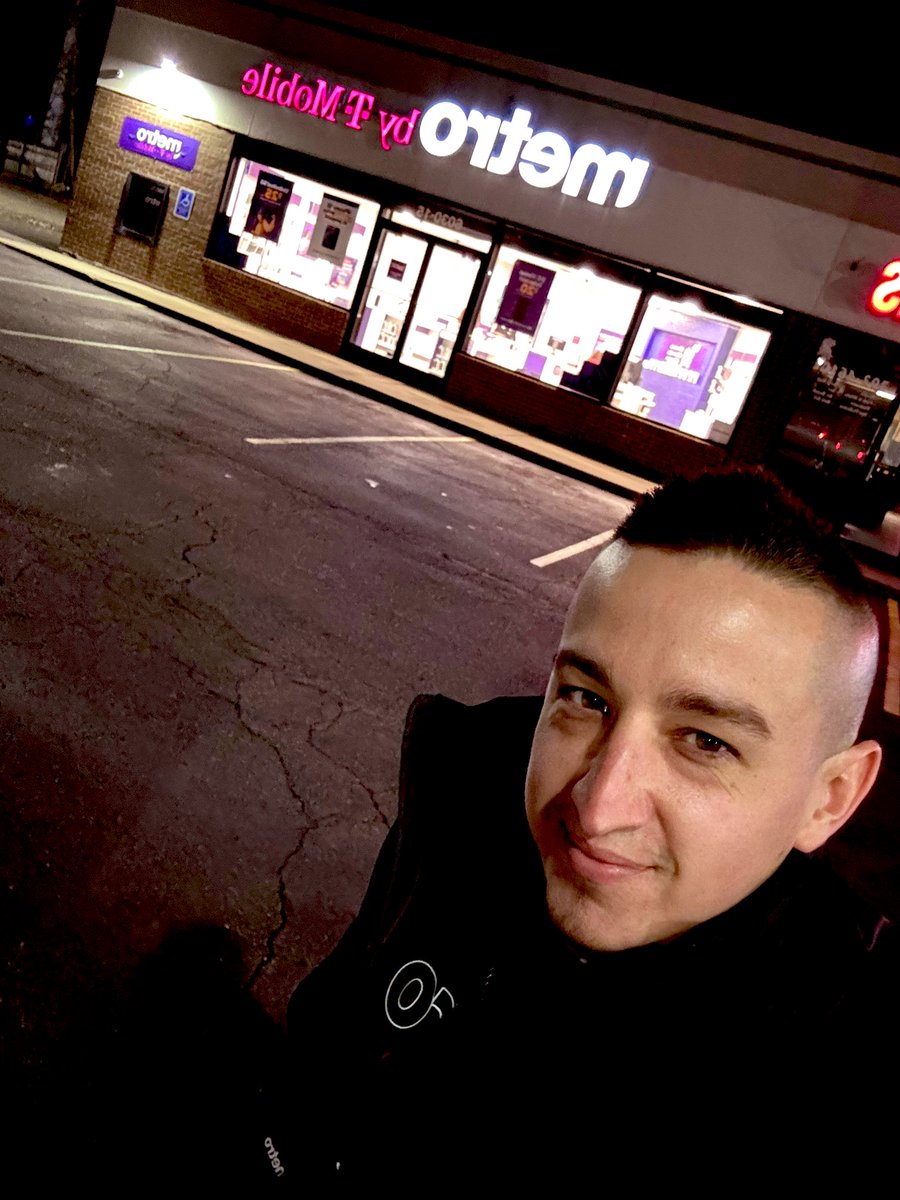 Burning the late night oil with our transition team! If you work til there’s lights you’re doing it right! @KHibMagenta <a href="/WinstonAwadzi/">Winston Awadzi</a> <a href="/thayesnet/">Terry Hayes</a>