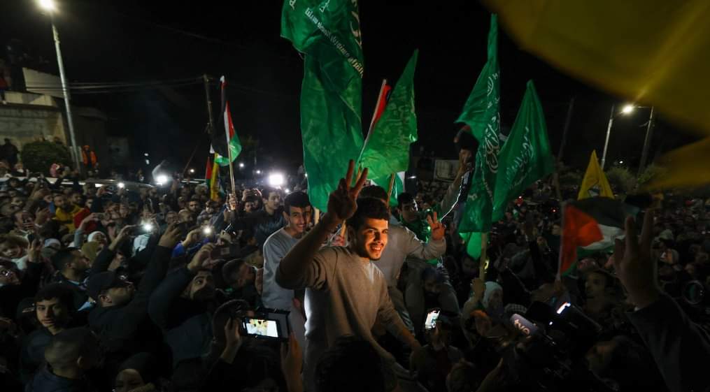 EmileHudso77458's tweet image. Pictures of Palestinians as they reunite with their loved ones