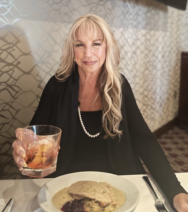 Thanksgiving memories! it was a great day and dinner out with an old friend. https://t.co/xTzWTZ7Cqb<a href="/tag/cam"class="tags"><span>#cam</span></a><a href="/tag/centralflorida"class="tags"><span>#centralflorida</span></a><a href="/tag/fmty"class="tags"><span>#fmty</span></a><a href="/tag/adventuress"class="tags"><span>#adventuress</span></a><a href="/tag/naug"class="tags"><span>#naug</span></a>