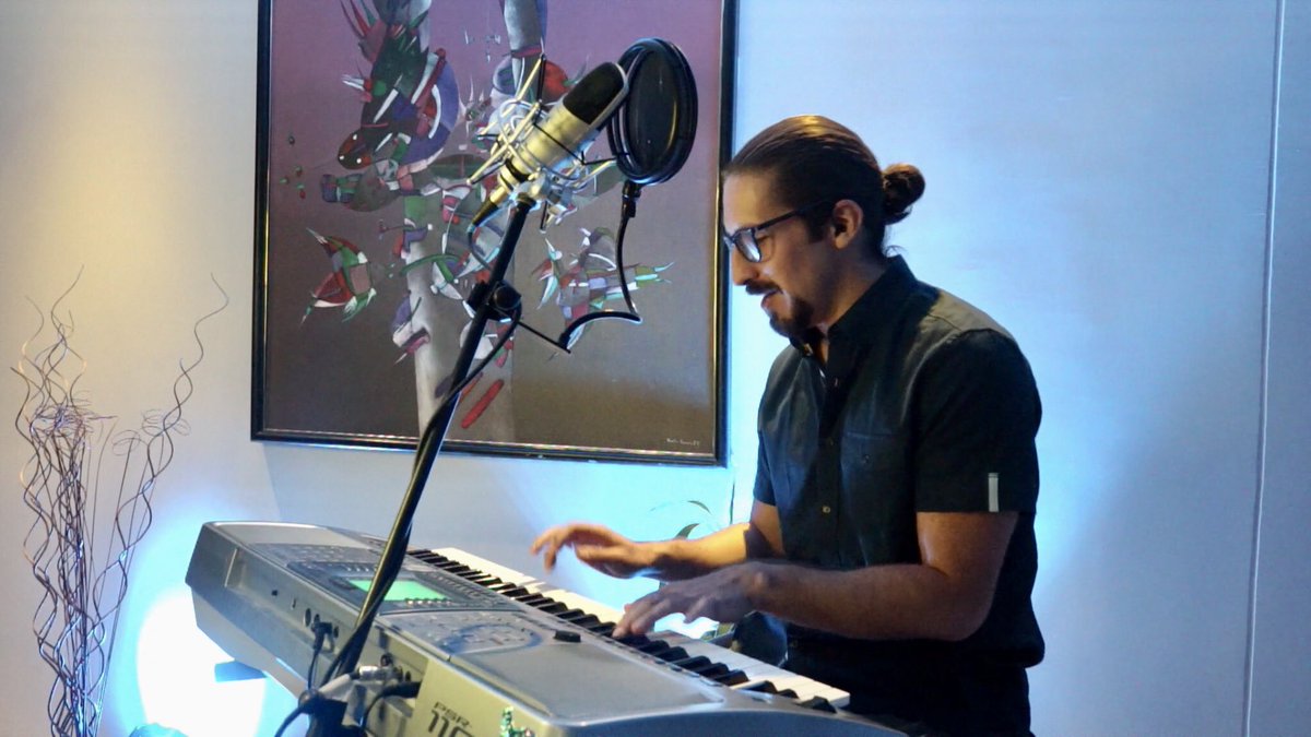DanielDiamantes's tweet photo. No me inspiro al tocar mรบsica, sino que la mรบsica me inspira y entonces toco #mรบsica #music #mรบsicaesvida #piano #musical #escuchar #musica #bandamusical #dificildecreer #musico #musicians #musicosecuatorianos #musicpics #musicpeople #musicaddict #musictime #musicgram https://t.co/fotp5WA3Gn