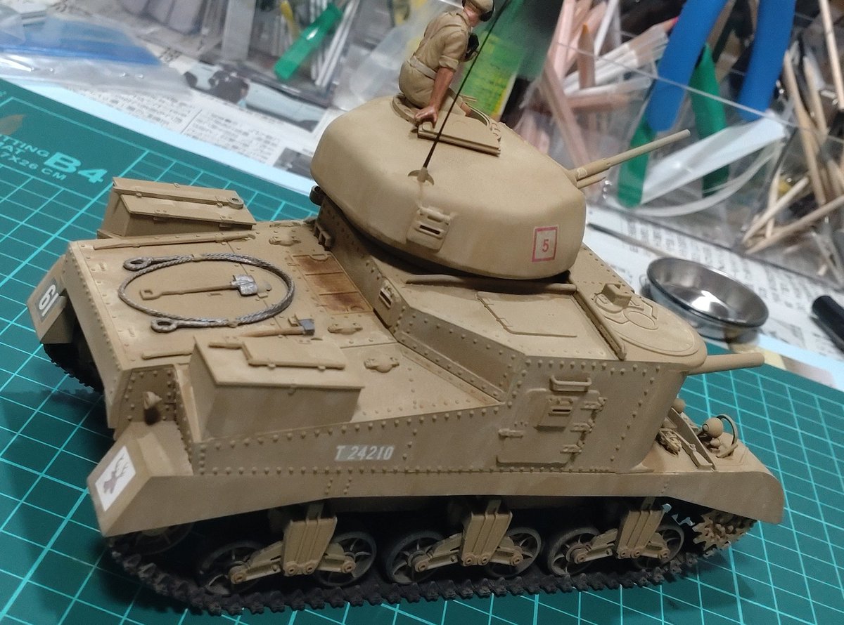 plamon1014's tweet photo. タミヤ 1/35イギリス陸軍M3グラントMkⅠ中戦車の完成です
MMシリーズ初期のプラモだけあって制作は隙間が出来たり、かみ合わせが難しい所が有り苦労しました
塗装は迷彩無しのデザートイエローの基本塗装のみです
＃タミヤ ＃プラモデル #M3グラント https://t.co/jI4UMfN8G7