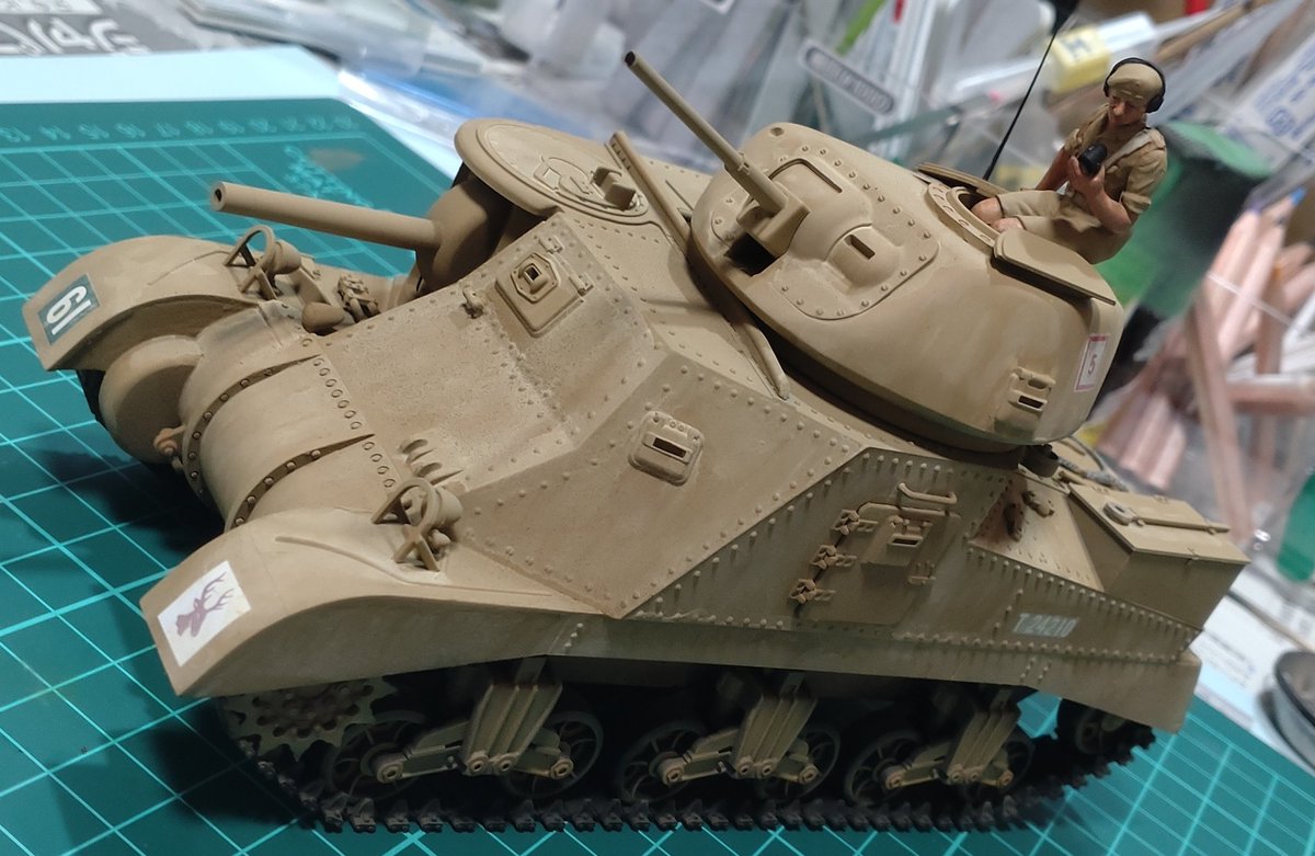 plamon1014's tweet photo. タミヤ 1/35イギリス陸軍M3グラントMkⅠ中戦車の完成です
MMシリーズ初期のプラモだけあって制作は隙間が出来たり、かみ合わせが難しい所が有り苦労しました
塗装は迷彩無しのデザートイエローの基本塗装のみです
＃タミヤ ＃プラモデル #M3グラント https://t.co/jI4UMfN8G7