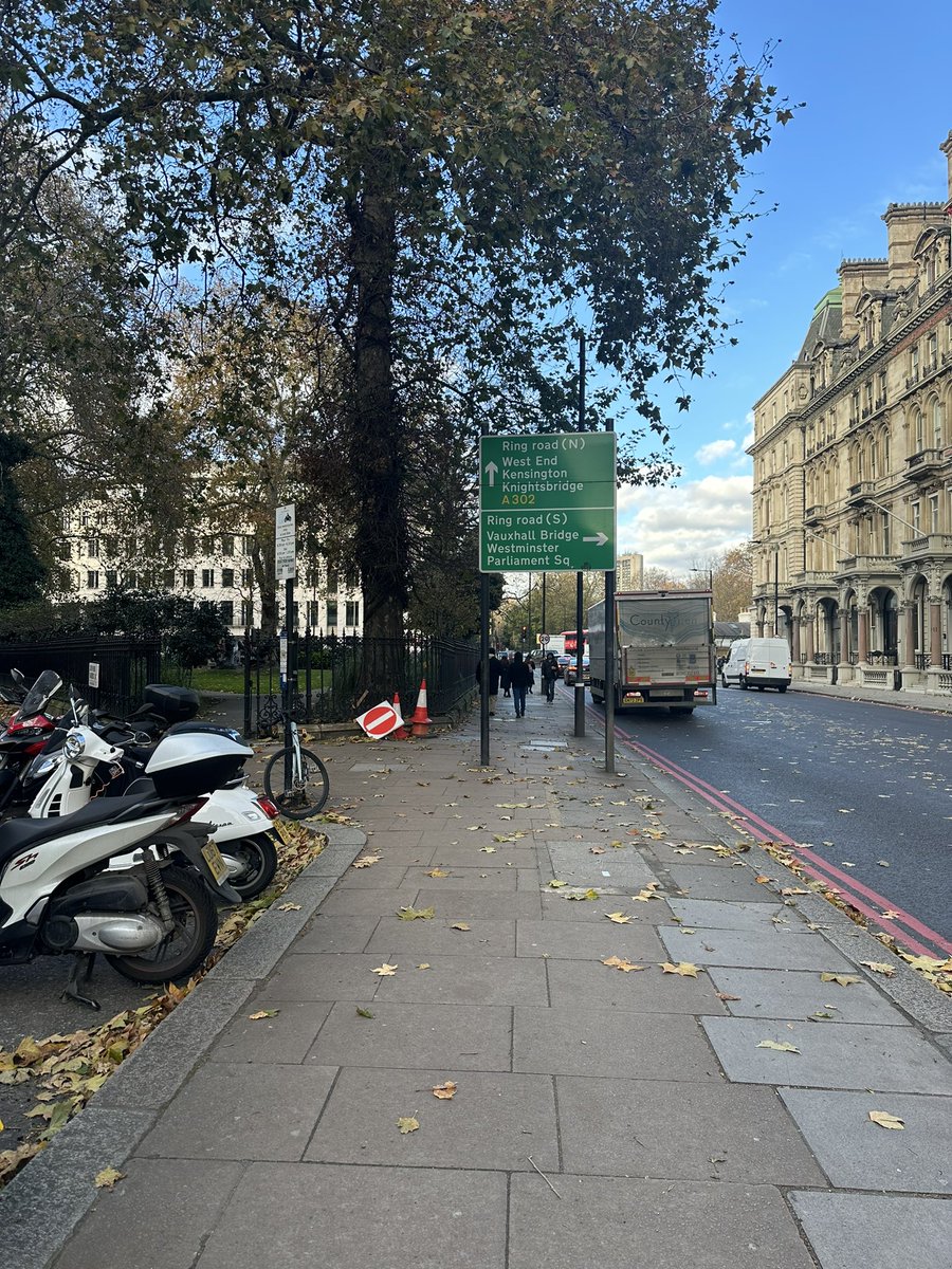 omar01960's tweet photo. #لندن 💛💛🇬🇧 https://t.co/6M6E9HY4IZ