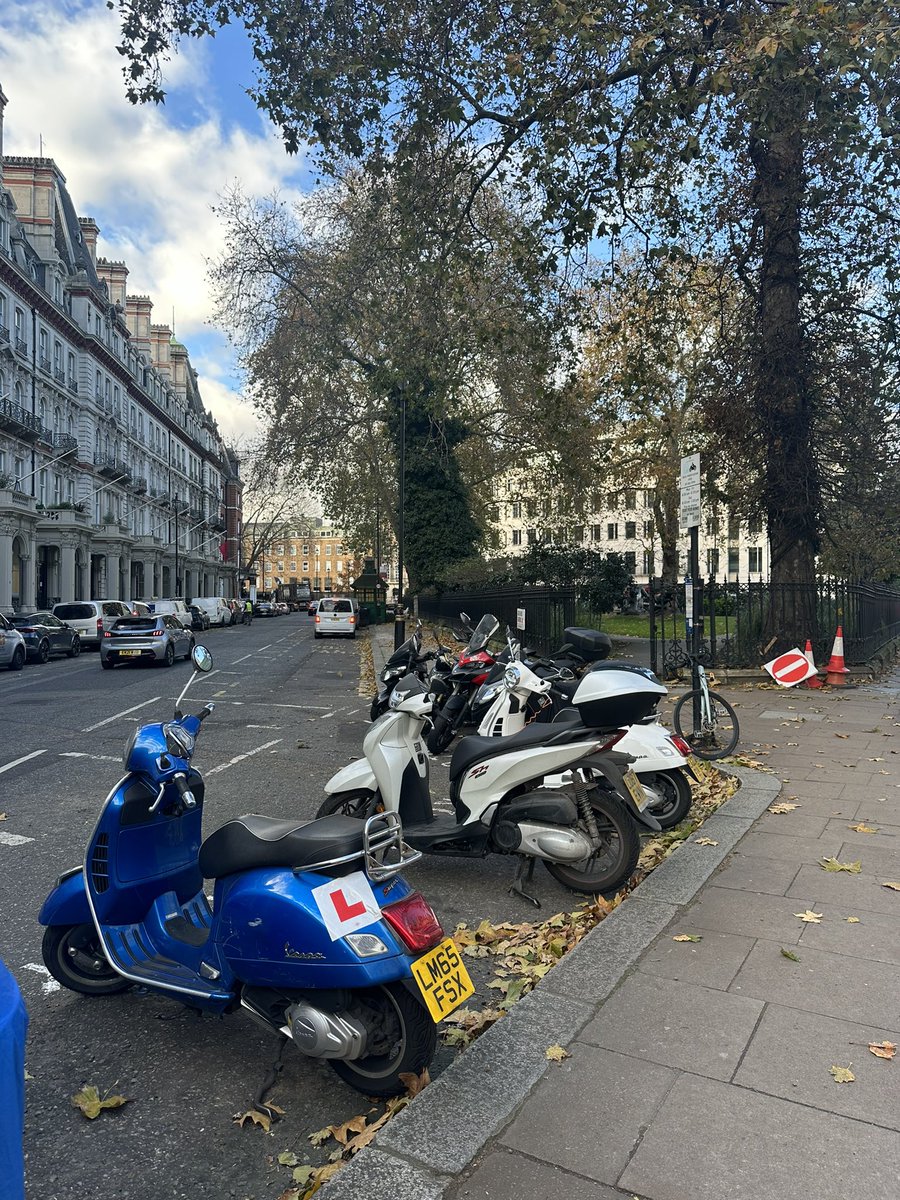 omar01960's tweet photo. #لندن 💛💛🇬🇧 https://t.co/6M6E9HY4IZ