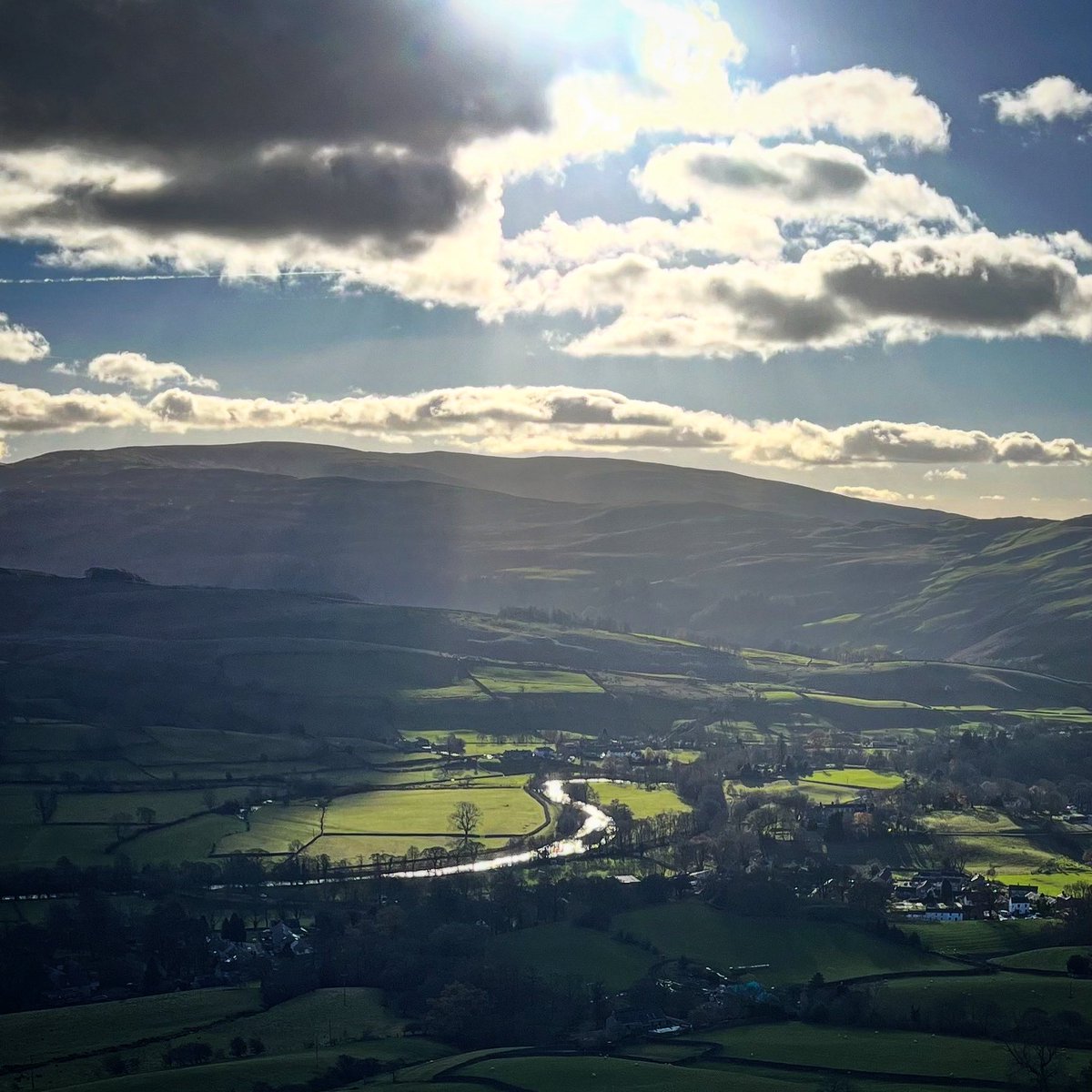 TeamWalking's tweet photo. A shaft of light illuminates Sedbergh
#HowgillFells https://t.co/cIru5J4hb3