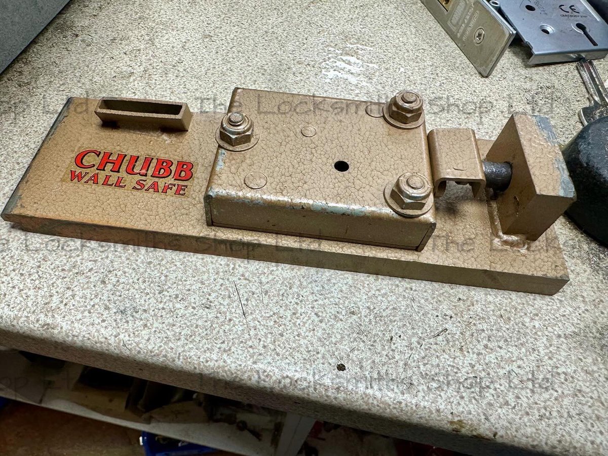 Nice little project open and provide keys to a couple church donation safes rearrange levers to change combinations as original lock no longer made old. Chubb wall safes Master Locksmiths Association MLA #skilledtrades #cheam #suttonsurrey  <a href="/MPSSutton/">South Area - Sutton MPS</a> <a href="/MLA_locksmiths/">Master Locksmiths Association (MLA)</a>