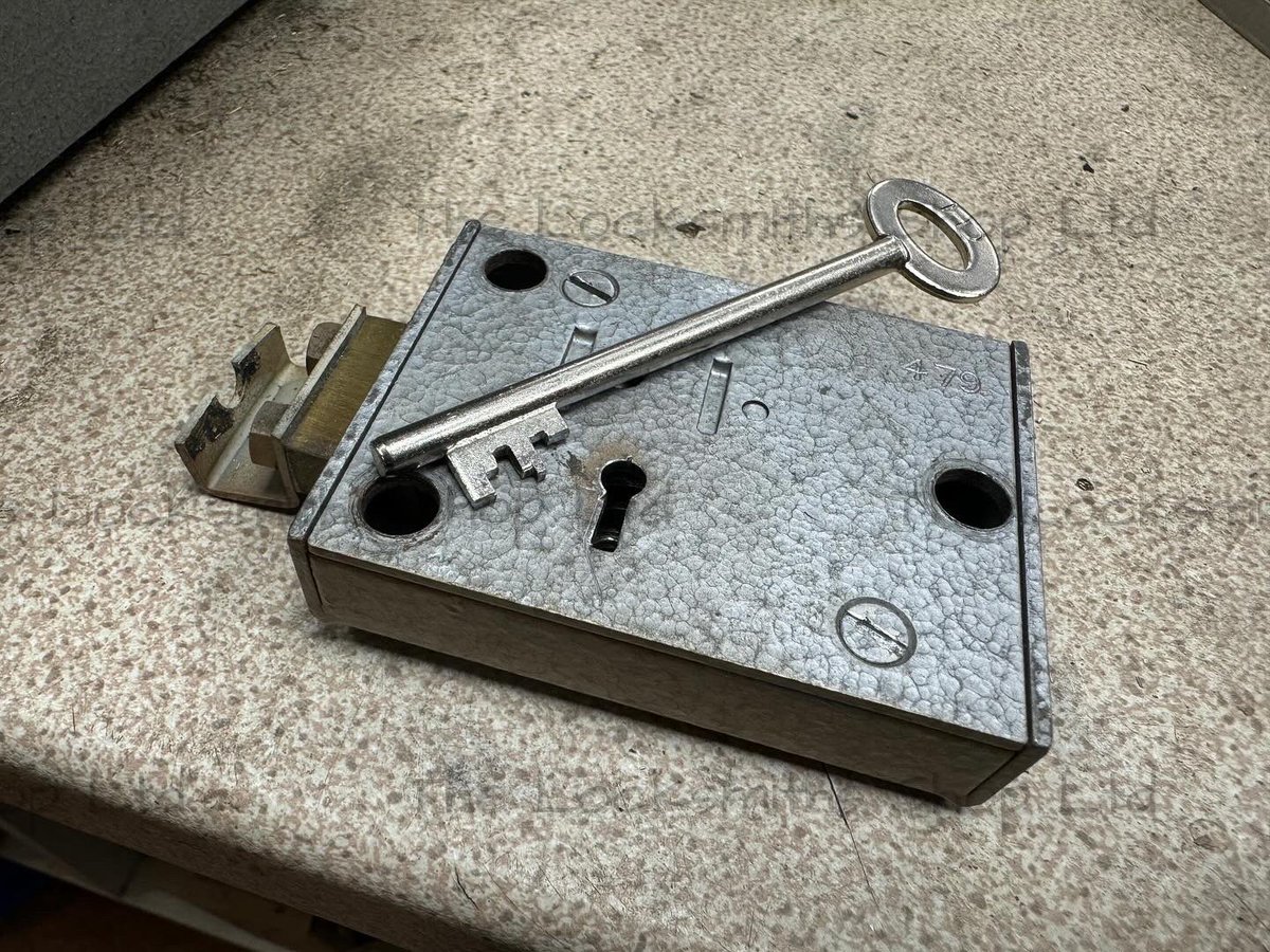 LocksmithsShop's tweet image. Nice little project open and provide keys to a couple church donation safes rearrange levers to change combinations as original lock no longer made old. Chubb wall safes Master Locksmiths Association MLA #skilledtrades #cheam #suttonsurrey  @MPSSutton @MLA_locksmiths